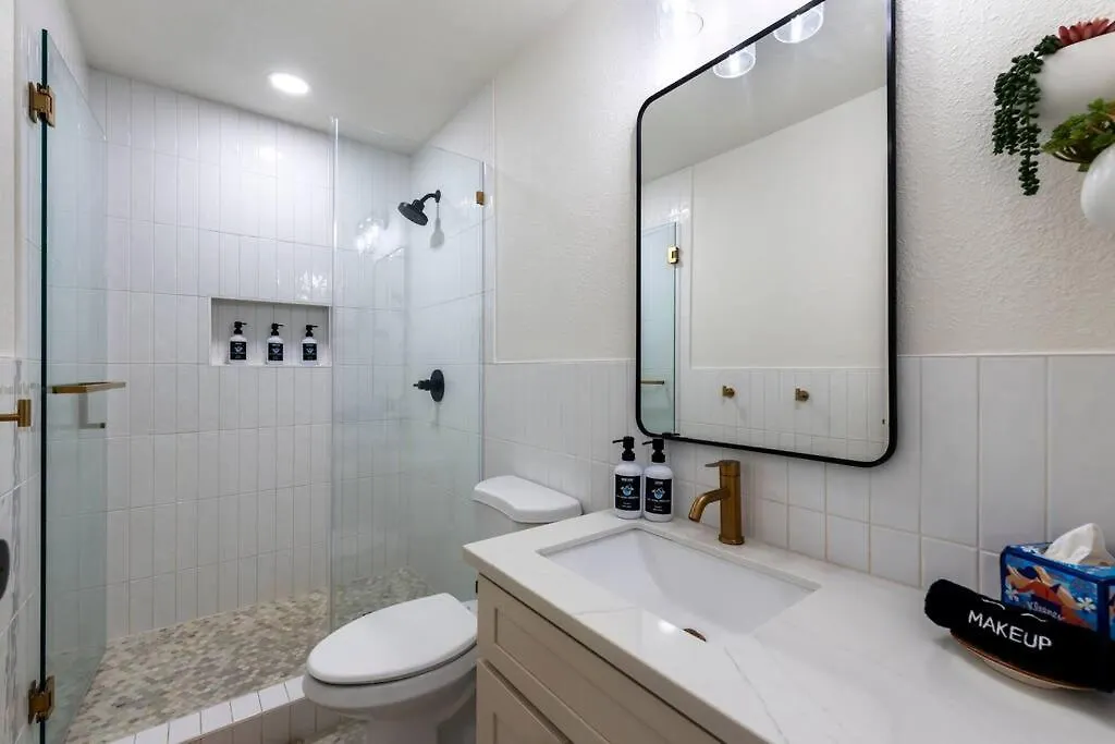 Kihei Bay Surf 140 - Remodeled Ground Floor Kihei Gem Across From Beach